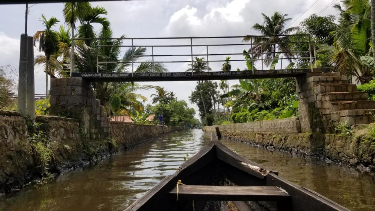 Апартаменты Blues Alappuzha Экстерьер фото